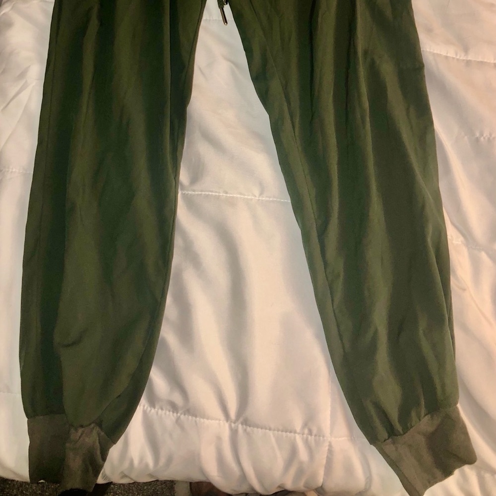 Urban Outfitters pants/joggers - Picture 2 of 4